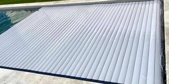 Volets tout immergés pour piscine